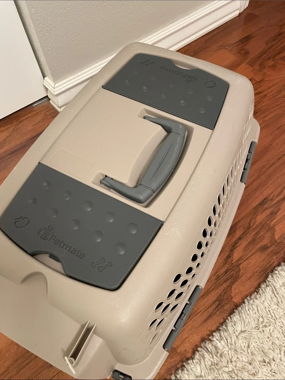 Petmate Small Pet Taxi 19” Travel Taxi Crate For Cats or Small Dogs Great Shape